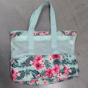 NWOT Beach Bag With Cooler Bottom